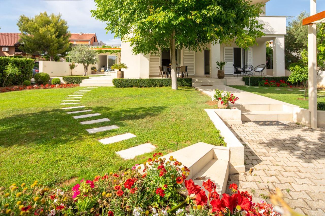 Garden Apartment Pakostane Luaran gambar