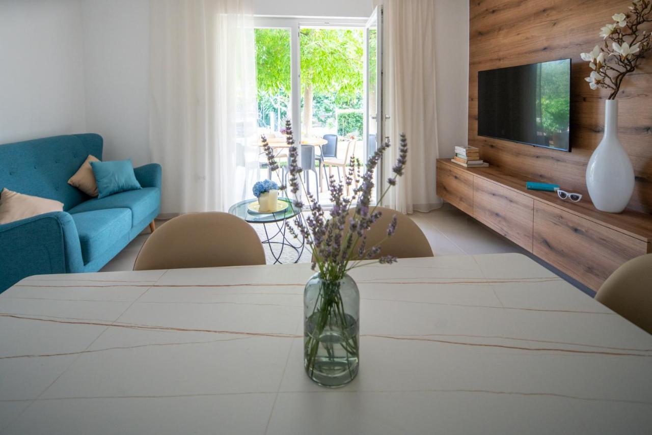 Garden Apartment Pakostane Luaran gambar
