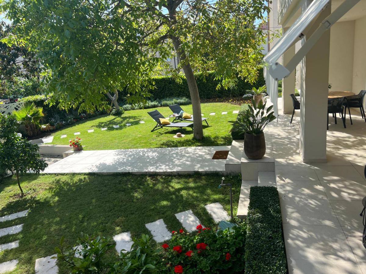 Garden Apartment Pakostane Luaran gambar